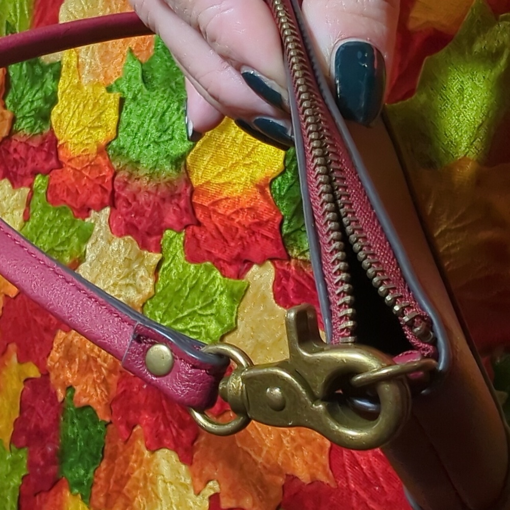 Frye & Co Burgundy Wristlet - Picture 12 of 12